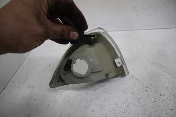 CLIGNOTEUR GAUCHE SUZUKI SWIFT 1989-1996 - Vue 2